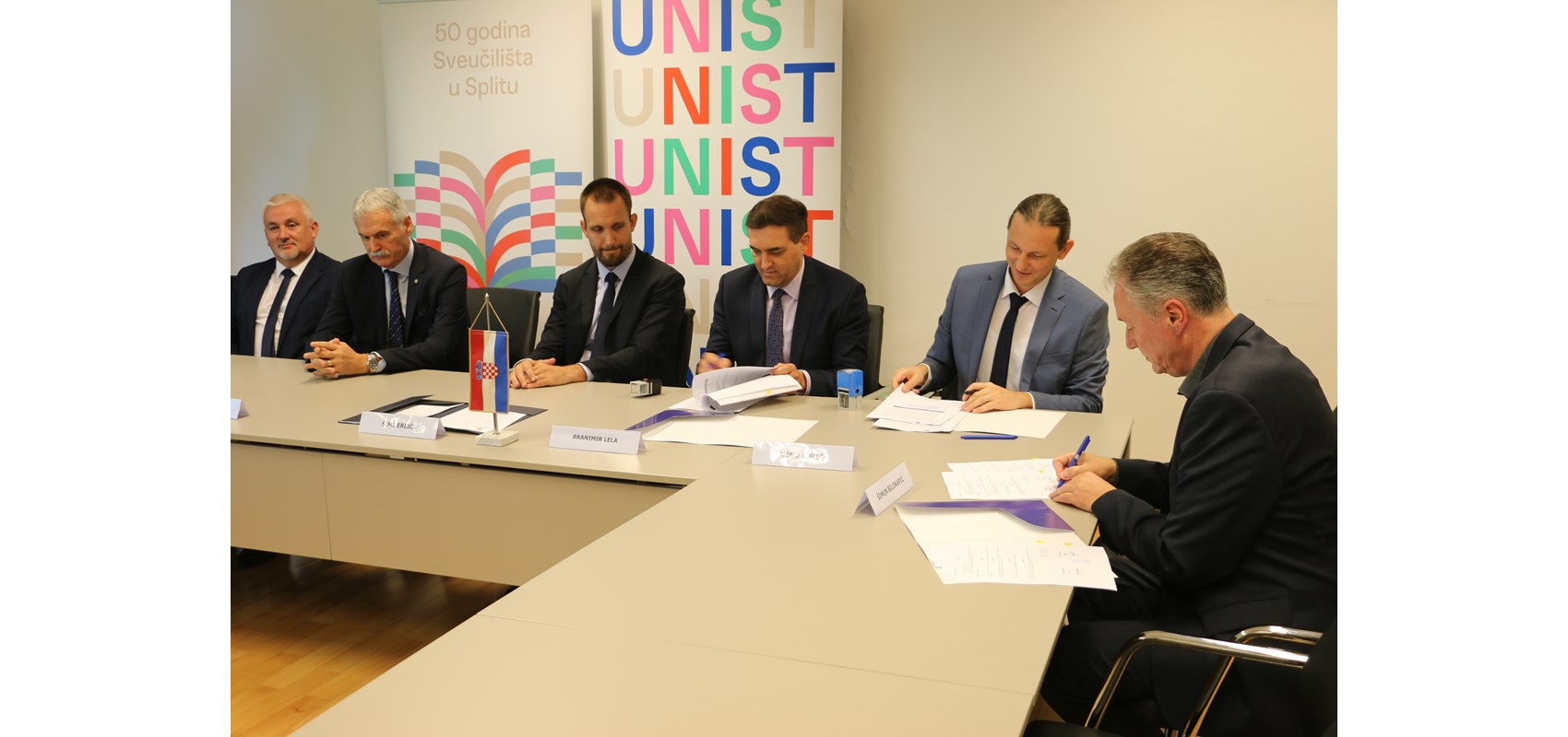 S ministrom Šimom Erlićem potpisani Ugovori o dodjeli sredstava za Interreg projekte FESB-a i FGAG-a u vrijednosti preko 3,2 milijuna eura